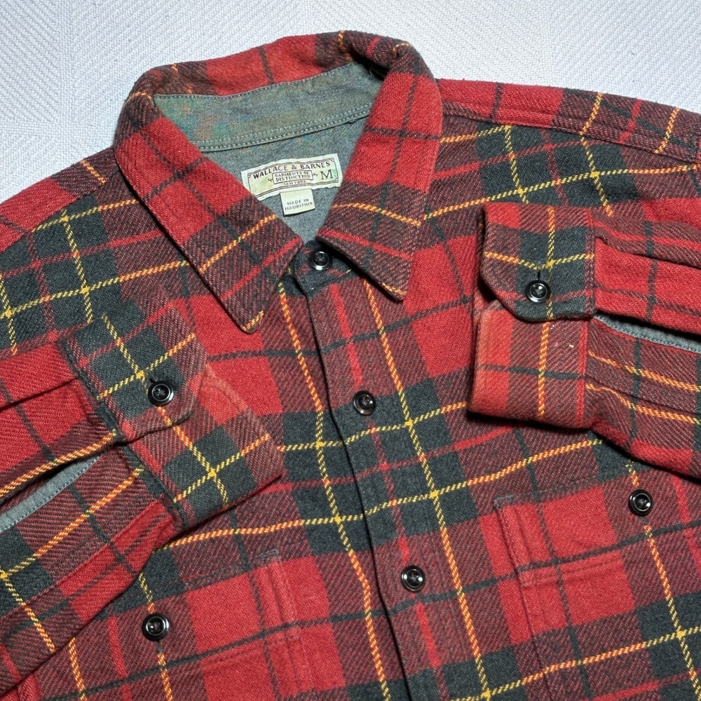 Wallace & Barnes Button Up Flannel Shirt Mens Medium Red Black Plaid Heavyweight